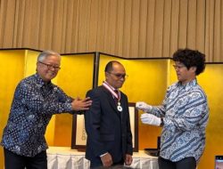 Rektor UIII Jamhari Makruf Terima Bintang Kehormatan Tertinggi Jepang, Ini Kontribusinya
